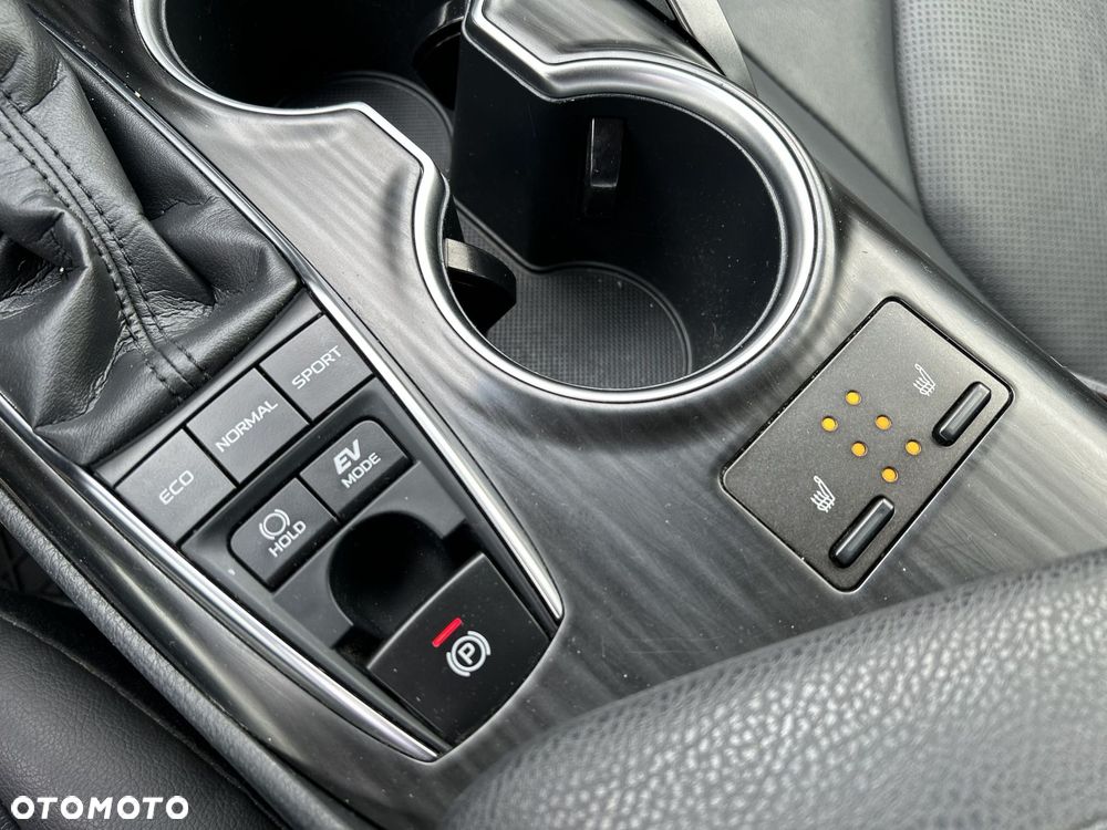 Toyota Camry 2.5 Hybrid Executive CVT - 21