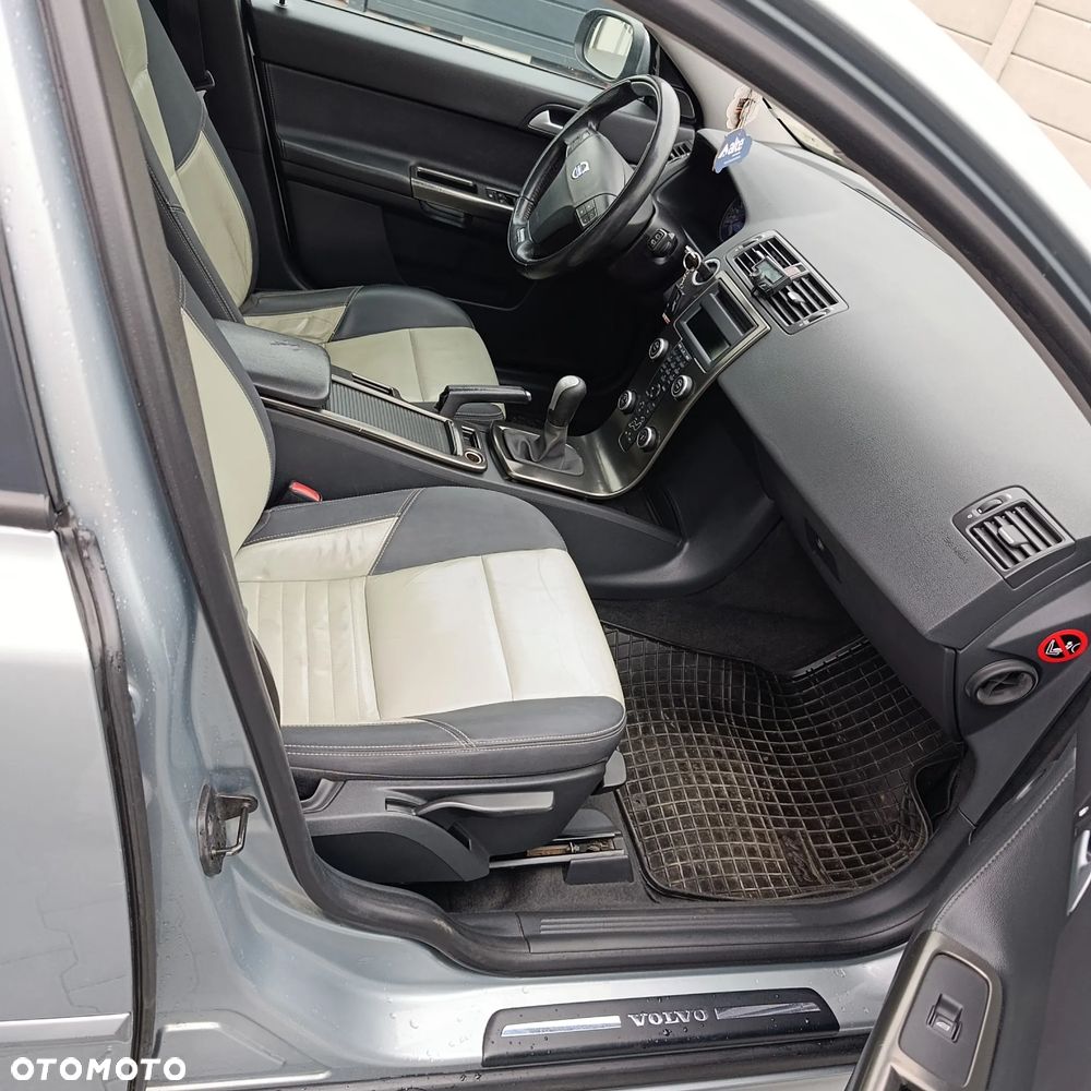 Volvo V50 2.0D R-Design Momentum - 13