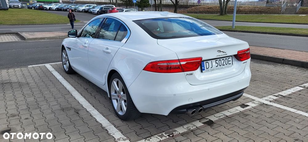 Jaguar XE 2.0 D Prestige - 5