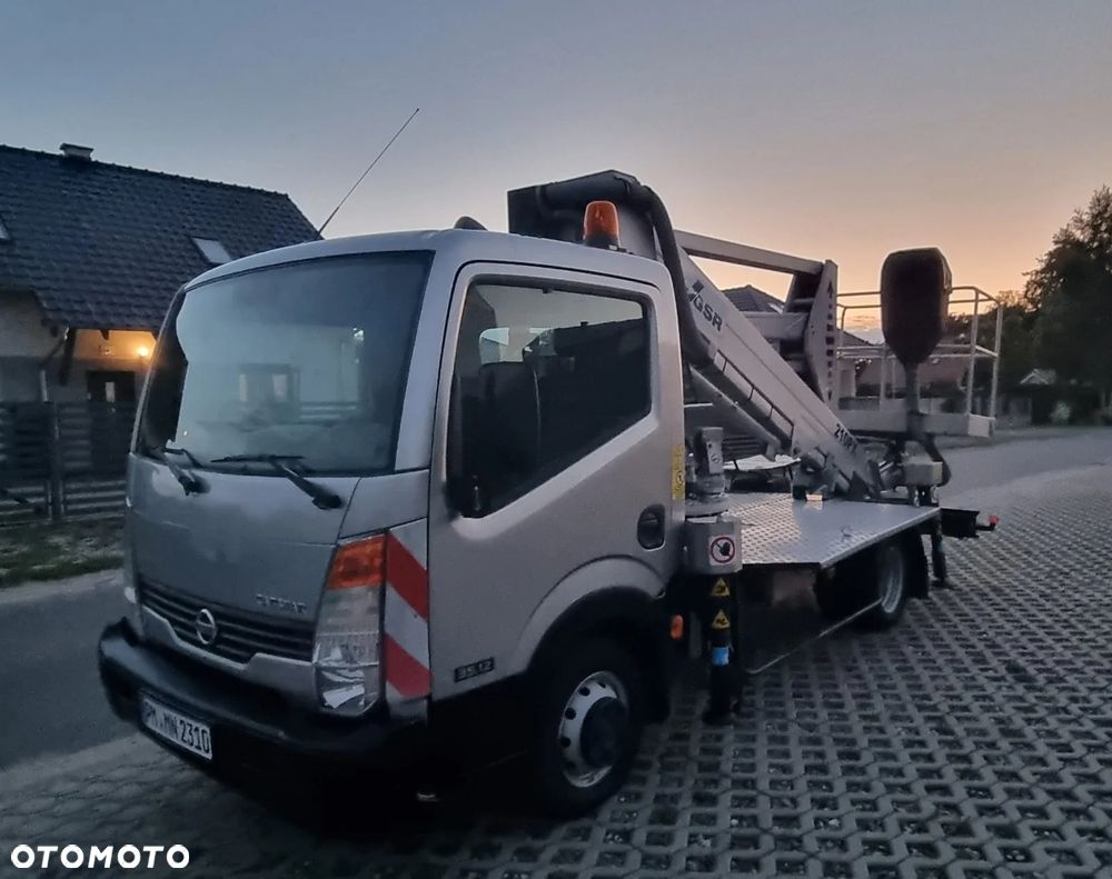 Nissan CABSTAR - 1