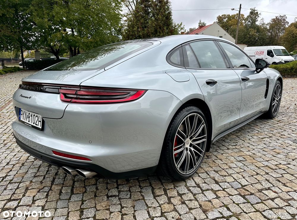 Porsche Panamera 4 - 12