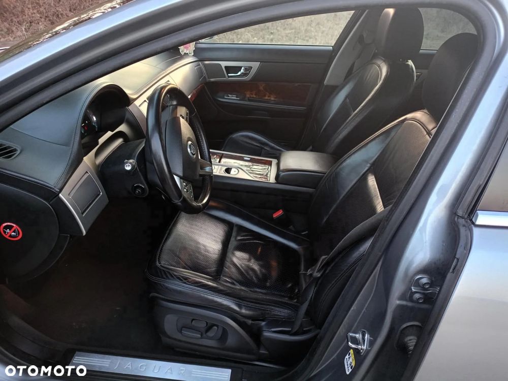 Jaguar XF 2.7 V6 D Premium Luxury - 7