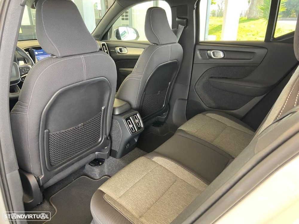 Volvo XC 40 2.0 B3 Plus Dark - 14