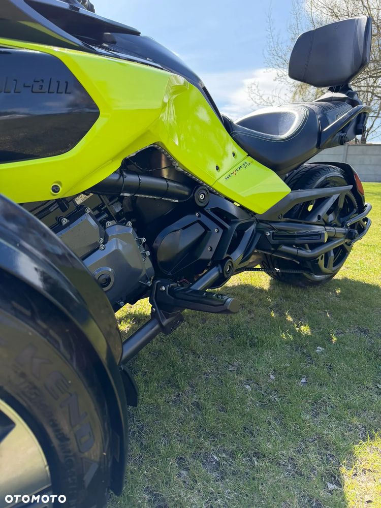 Can-Am Spyder - 11