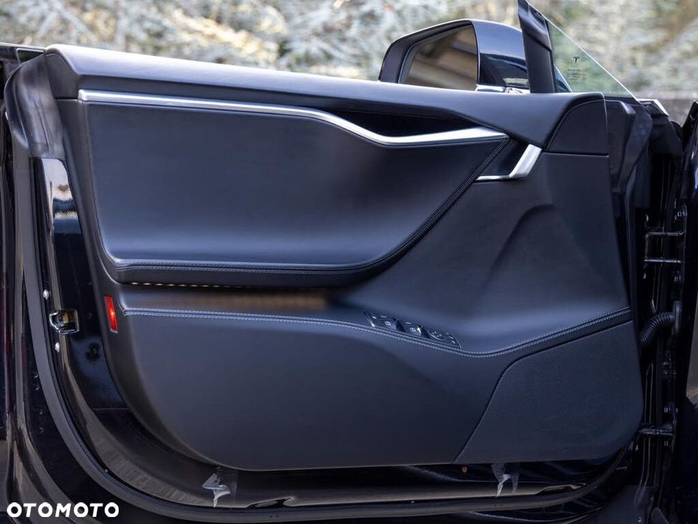 Tesla Model S - 11