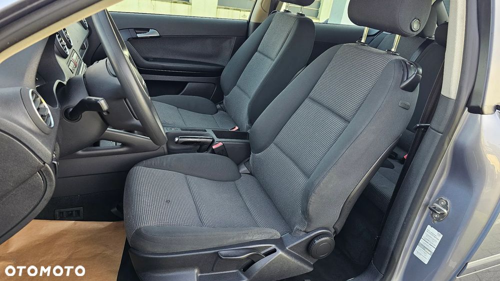 Audi A3 3-drzwiowe 1.6 Attraction - 11