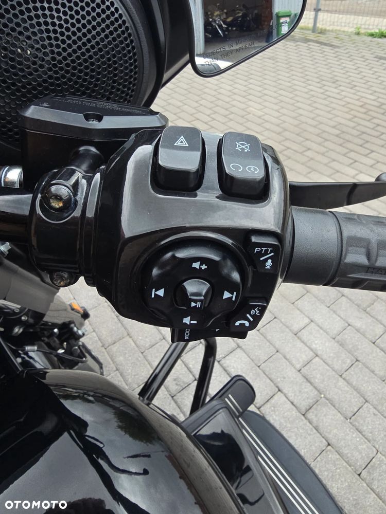 Harley-Davidson Touring Street Glide - 21