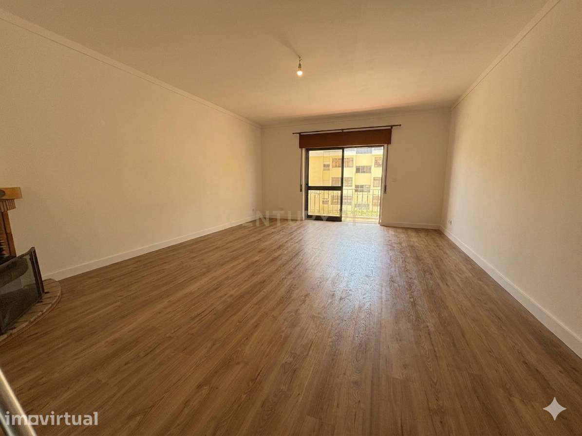 Apartamento T2 na Bicuda - Cascais com garagem totalmente remodelado - Grande imagem: 2/28