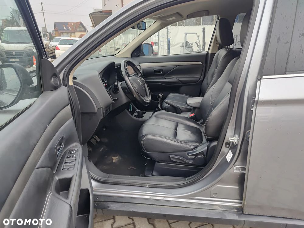 Mitsubishi Outlander 2.2 DI-D 4WD Plus - 25