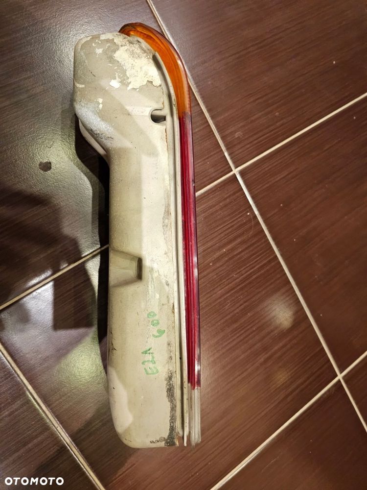 LAMPA PRAWY TYŁ BEZ PĘKNIĘĆ BMW 3 E21 - 9