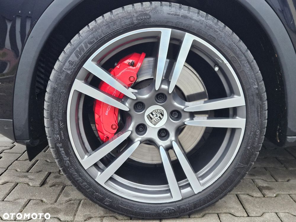 Porsche Cayenne Turbo Tiptronic S - 28