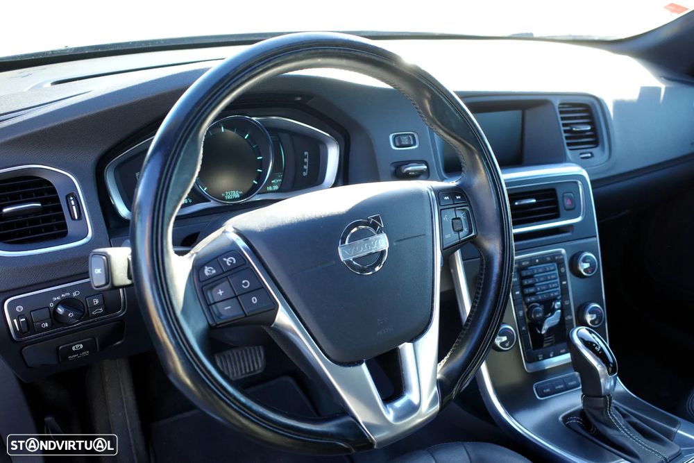 Volvo V60 D6 Plug-In-Hybrid AWD Geartronic Summum - 12