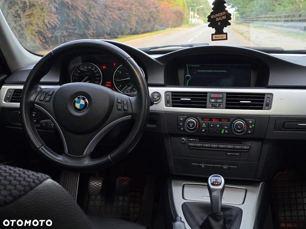 BMW Seria 3 318i - 26