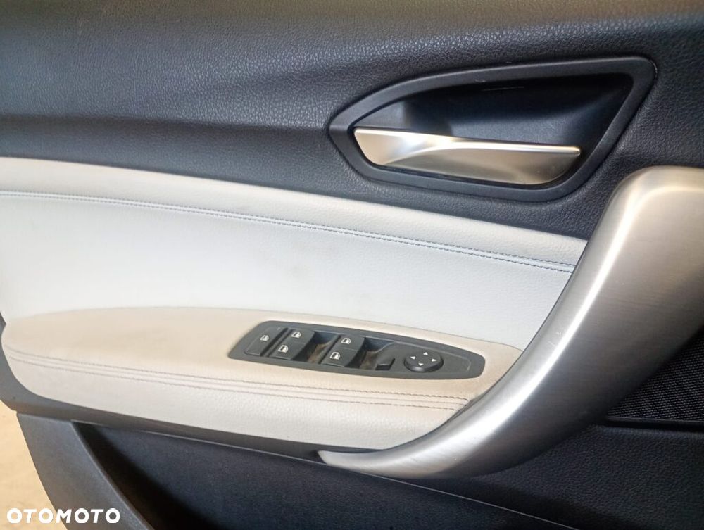 BMW Seria 1 118d DPF - 10