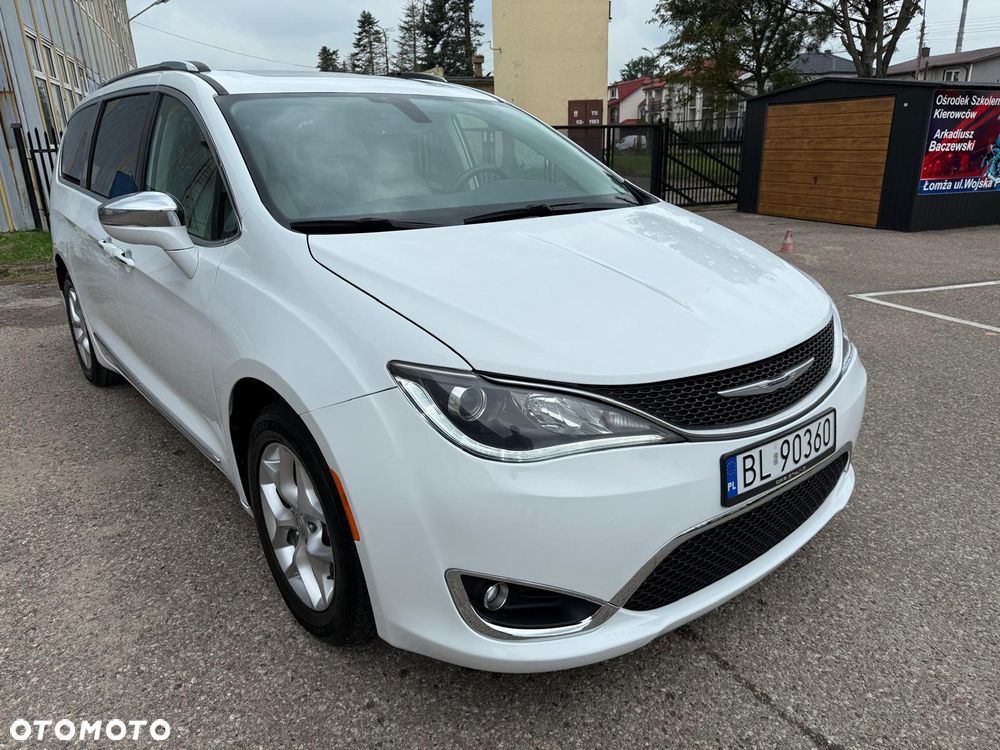 Chrysler Pacifica - 11