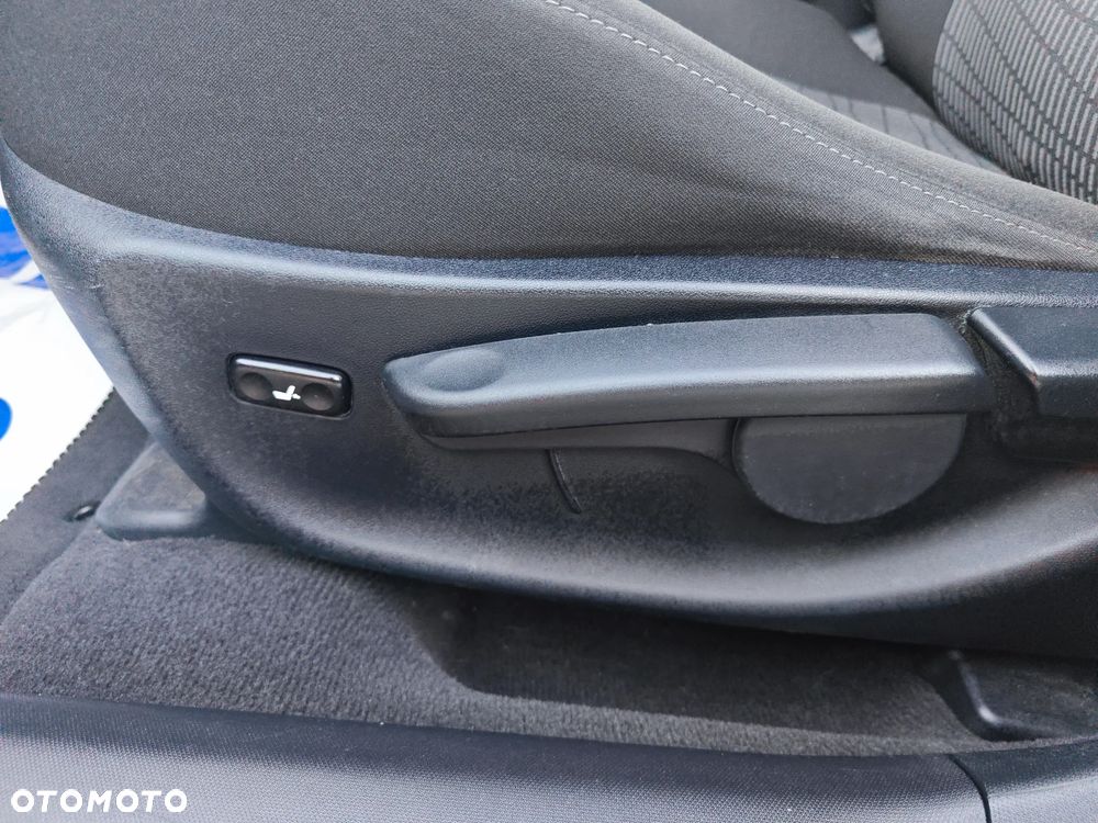 Toyota Avensis 1.8 Sol plus NAVI - 33