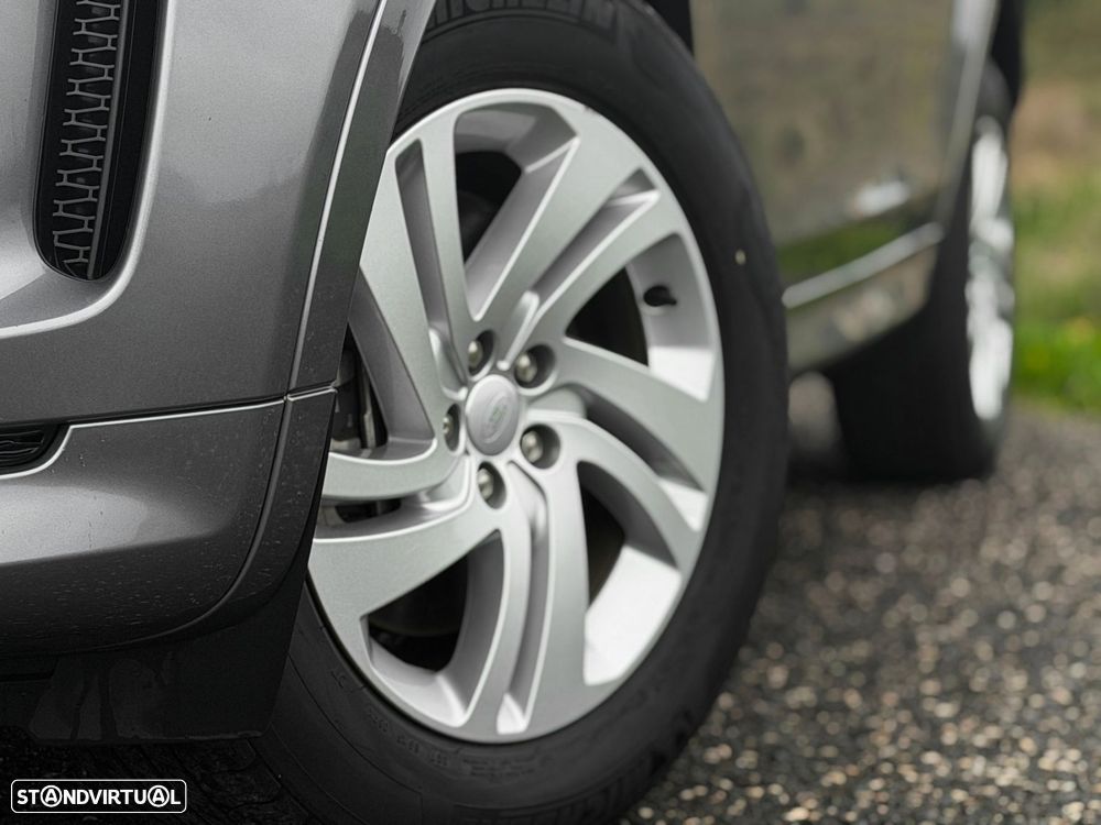 Land Rover Discovery Sport P300e R-Dynamic S - 6