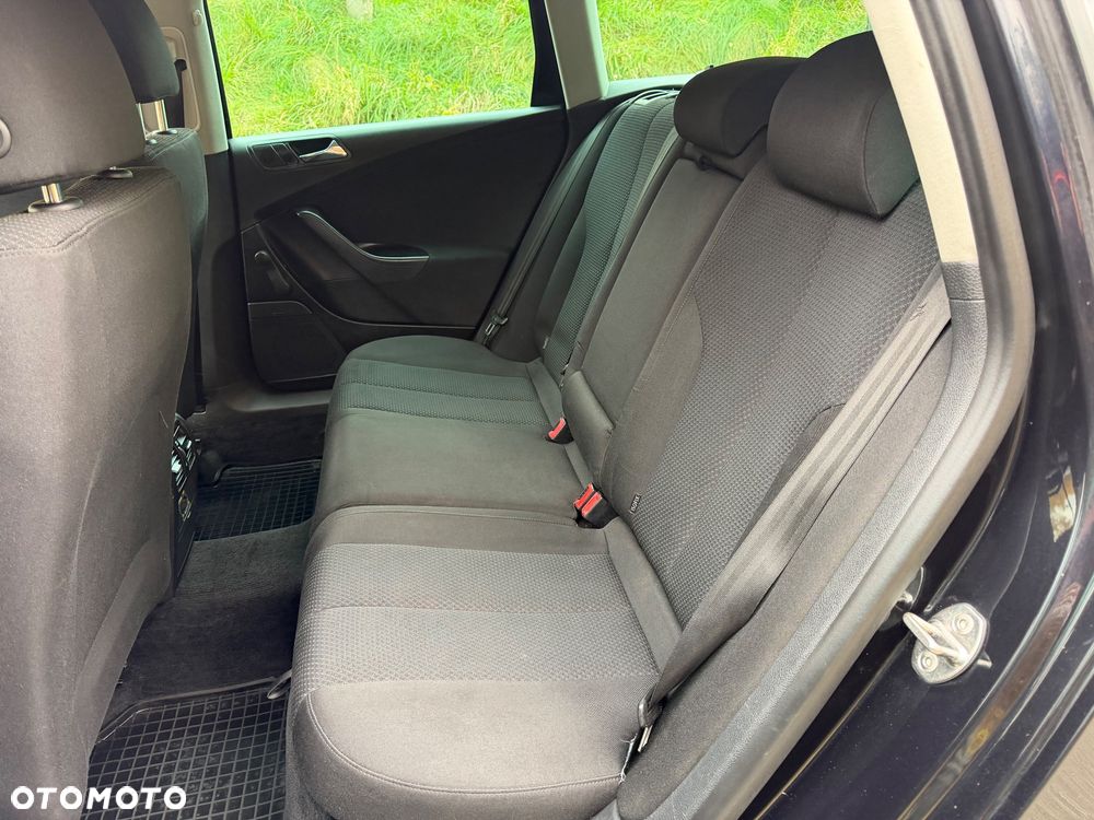 Volkswagen Passat - 16