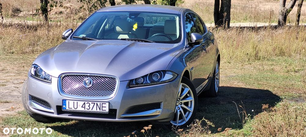 Jaguar XF 2.0 T Luxury - 9