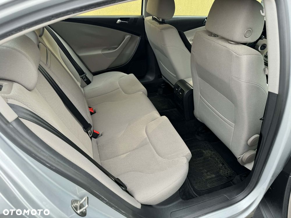 Volkswagen Passat 1.6 Exclusive - 9