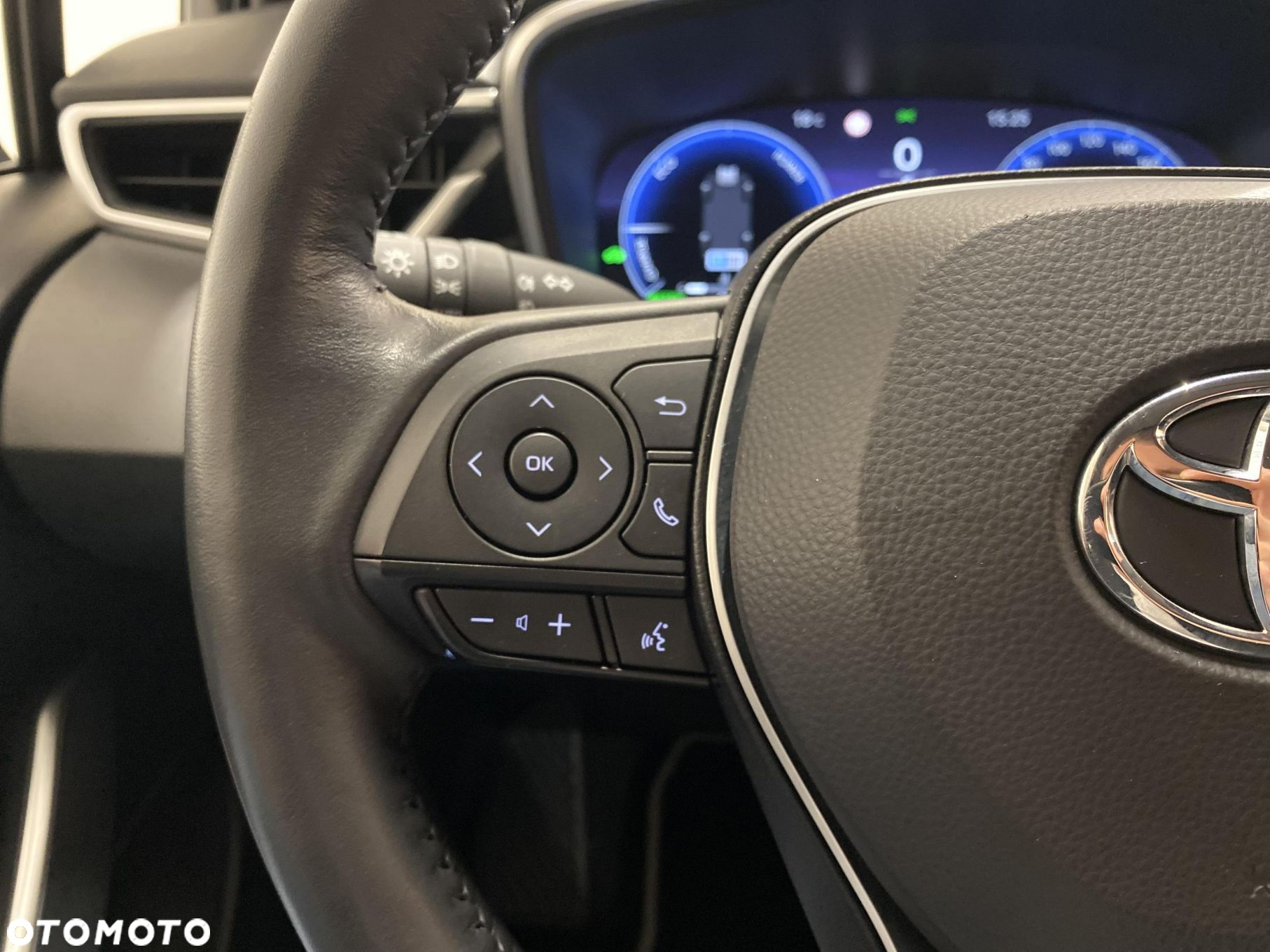 Toyota Corolla 1.8 Hybrid Comfort - 13