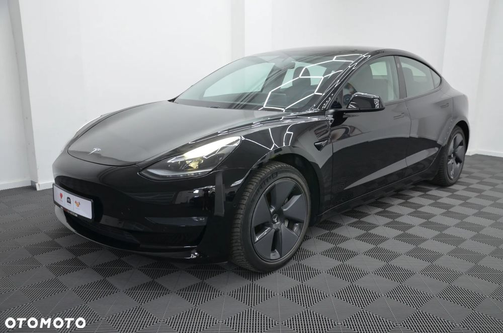 Tesla Model 3 - 4