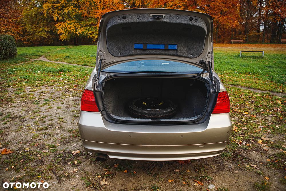 BMW Seria 3 318i - 28