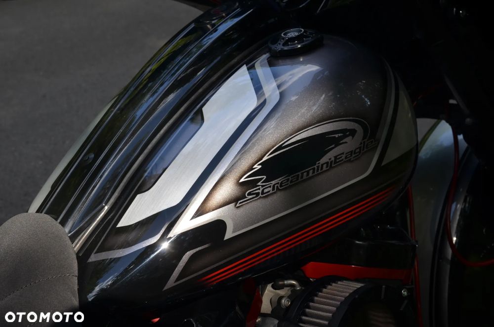 Harley-Davidson Touring Street Glide - 28