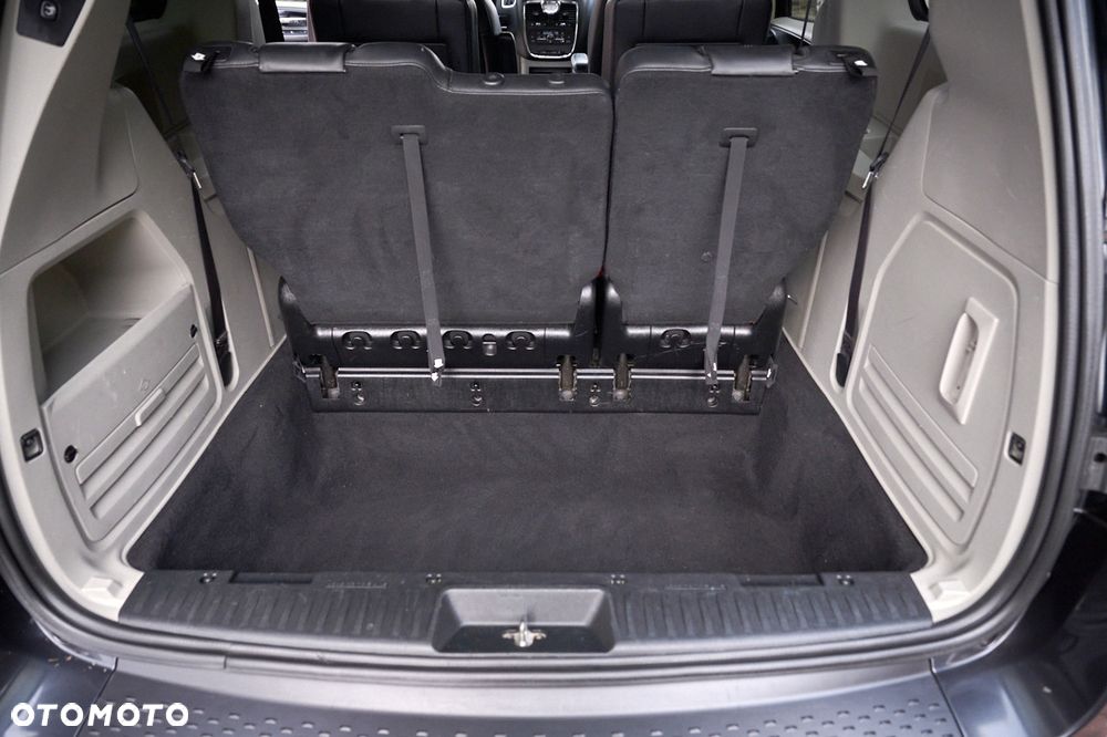 Chrysler Town & Country 3.6 Limited - 18