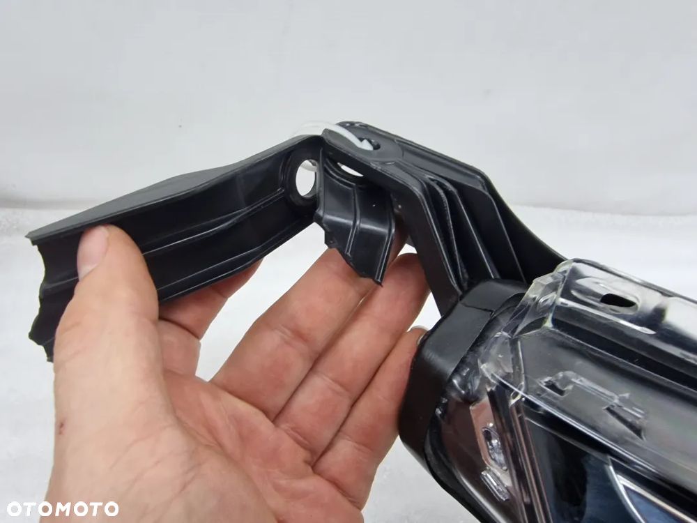 TOYOTA COROLLA E16 E18 13- LAMPA LED PRAWA PRZEDNIA PRZÓD , NR 81110-02E71-00 , NR AUKCJI LL61 - 10