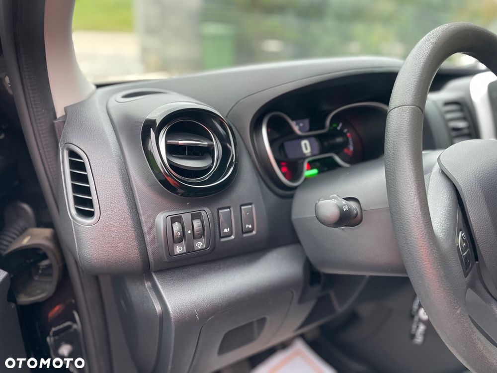 Renault Trafic - 16
