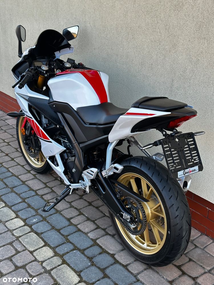 Yamaha YZF - 6