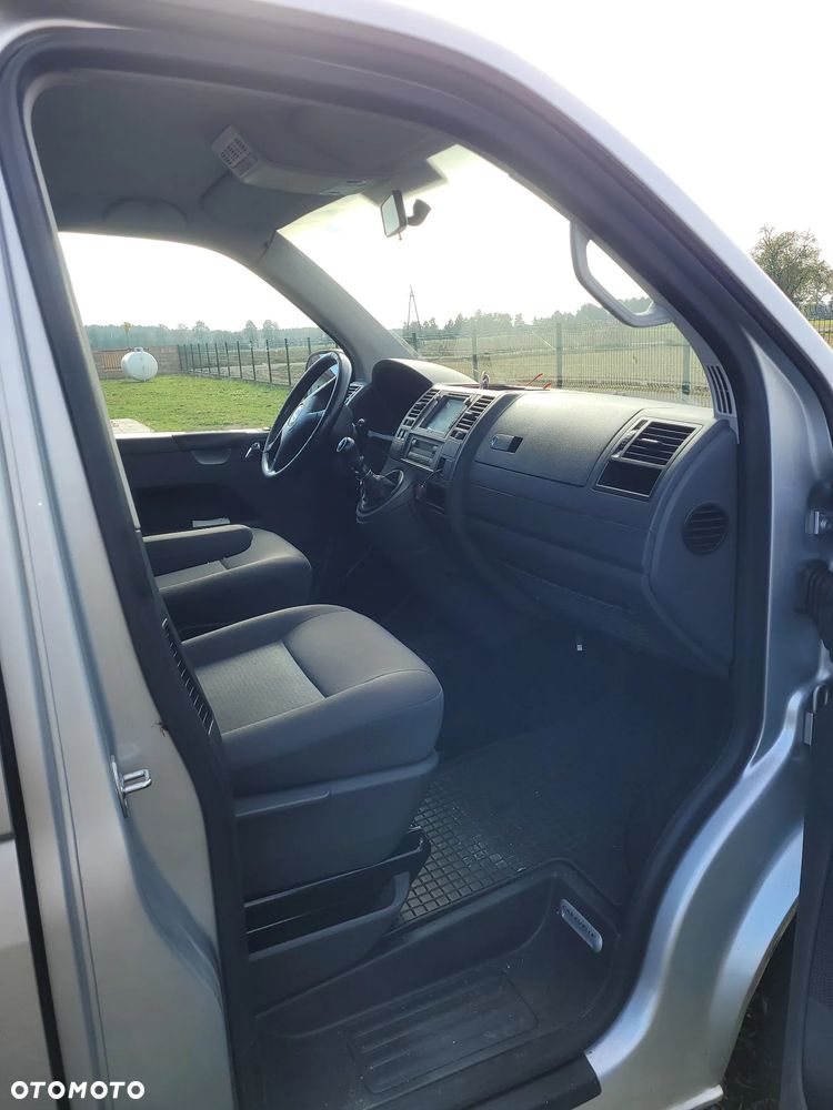 Volkswagen Caravelle - 14
