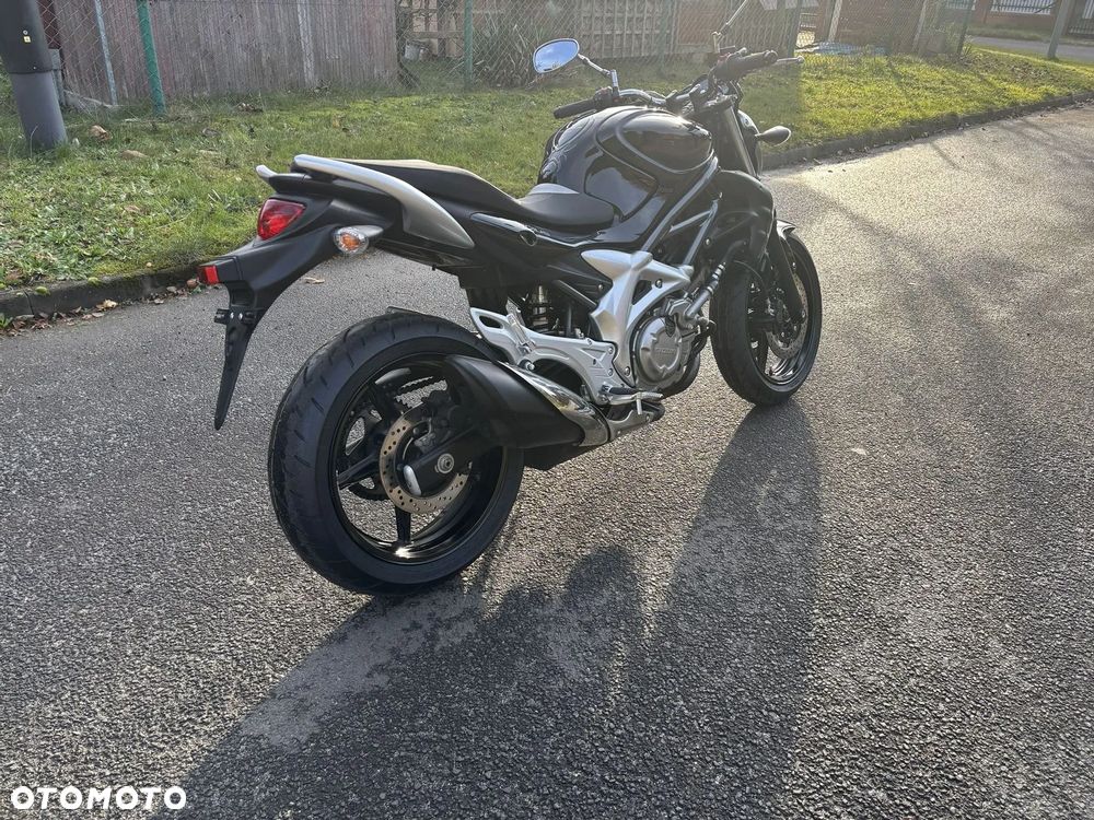 Suzuki Gladius - 3