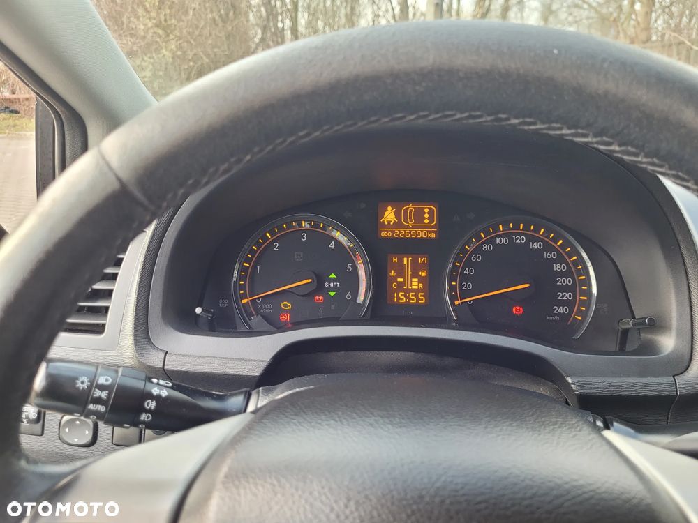 Toyota Avensis - 10
