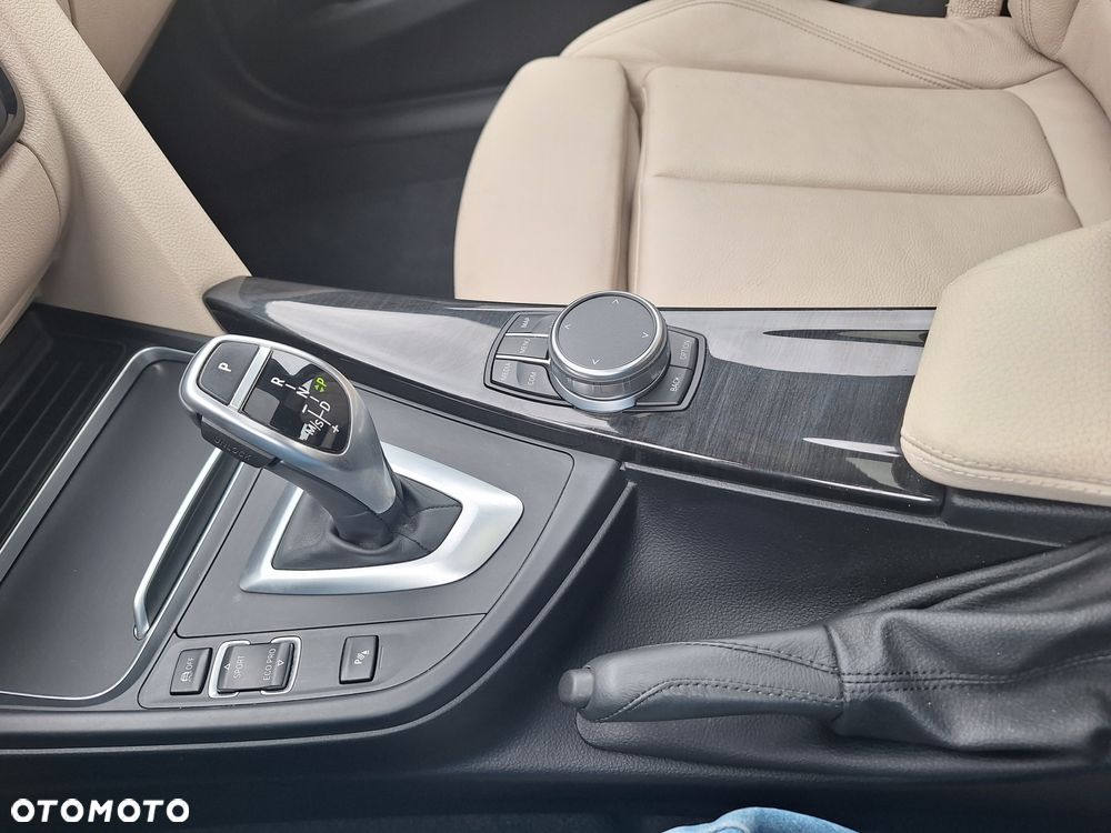 BMW Seria 3 330i xDrive Sport Line Sport - 26