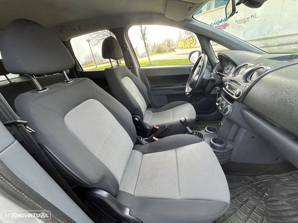 Mitsubishi Colt - 16