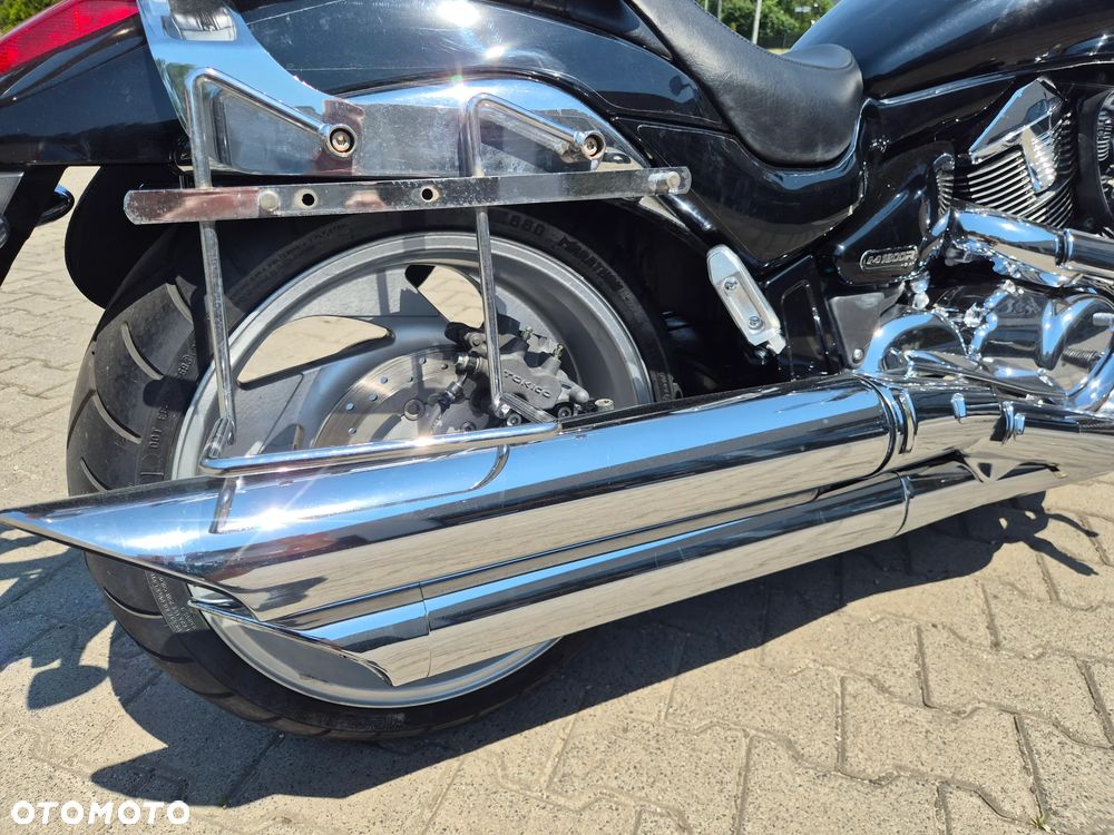 Suzuki Intruder - 7