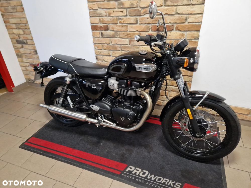 Triumph Bonneville - 1