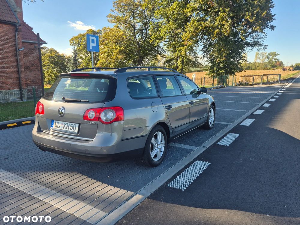 Volkswagen Passat - 4