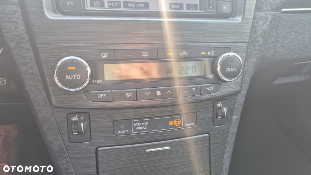 Toyota Avensis 2.0 D-4D Sol+NAVI - 11