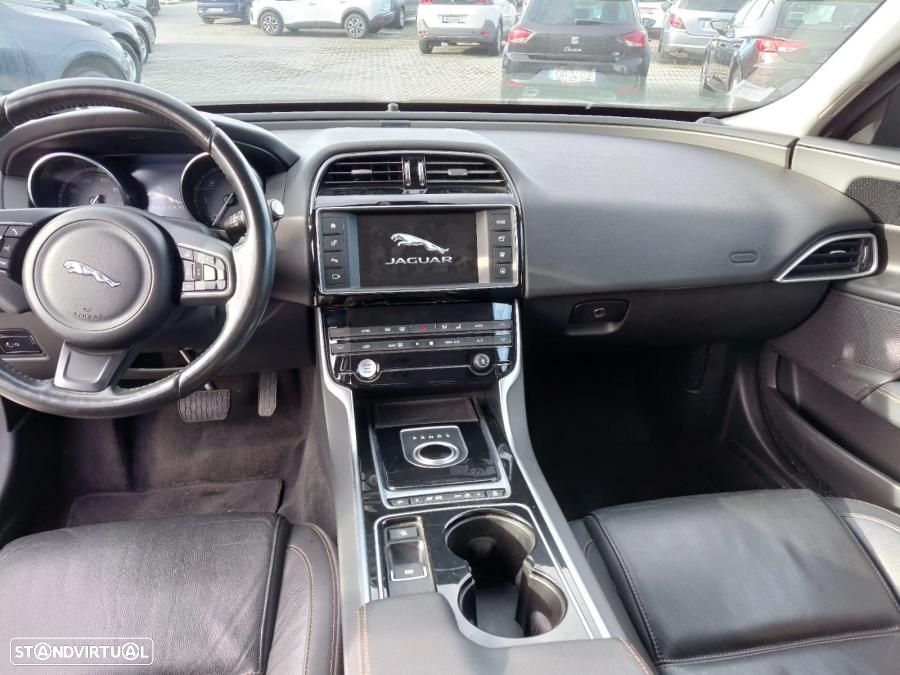 Jaguar XE 2.0 D Prestige Aut. - 9