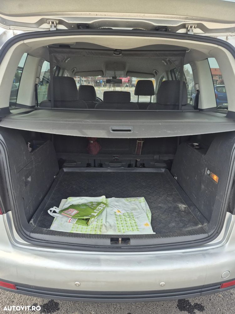 Volkswagen Touran 2.0 TDI DPF Trendline - 8