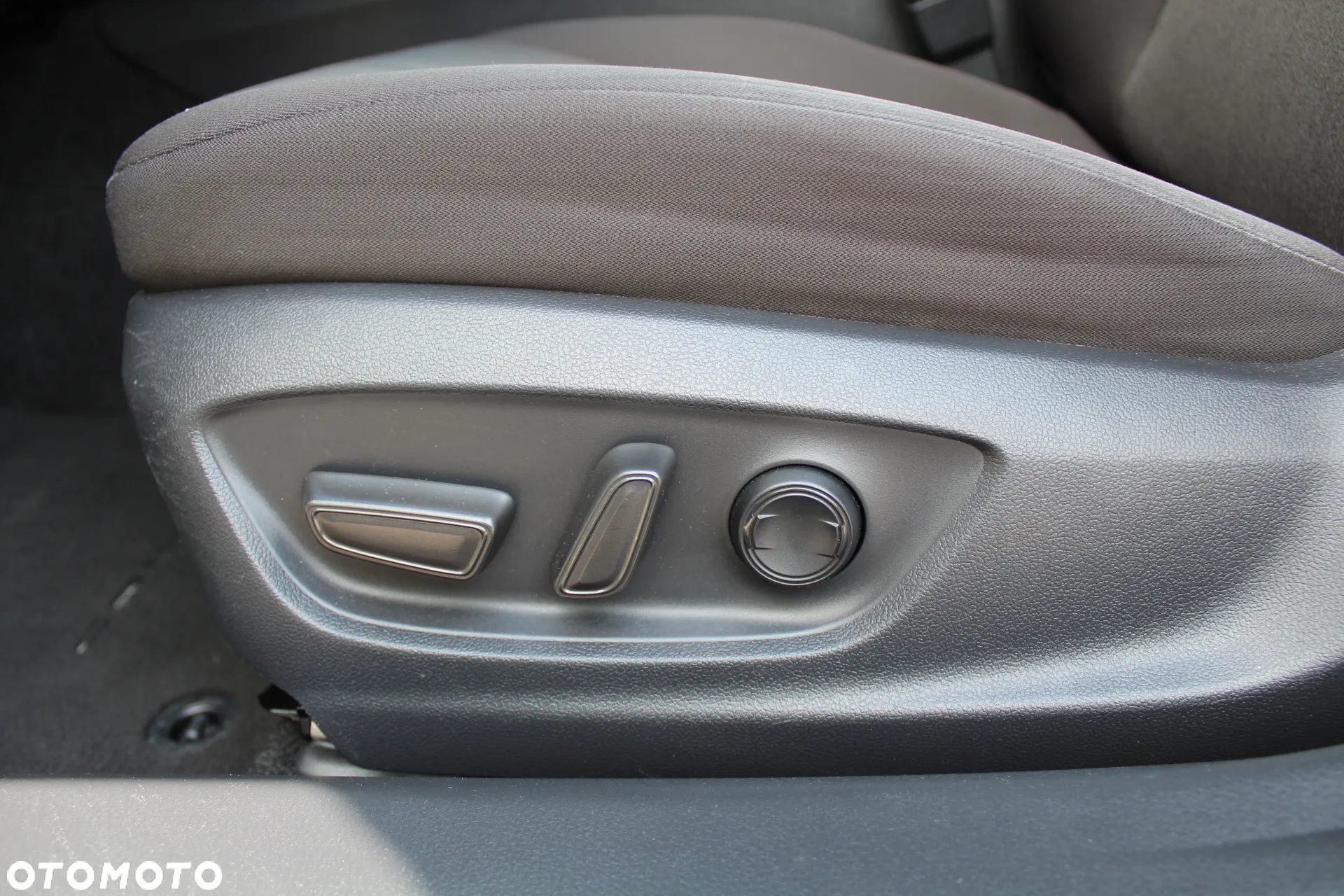 Toyota Camry 2.5 Hybrid Comfort CVT - 18