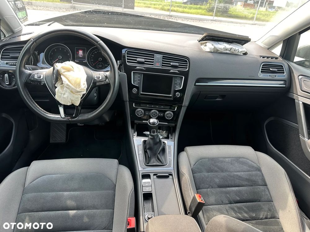 Volkswagen Golf - 11