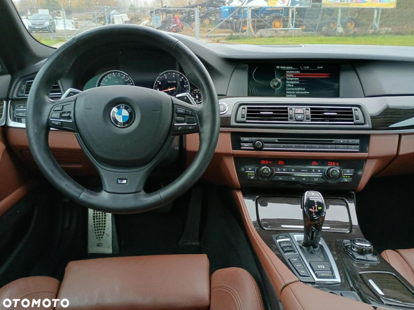 BMW Seria 5 550i xDrive - 17