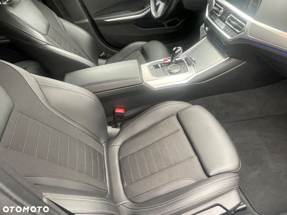 BMW Seria 3 318d Sport Line - 9