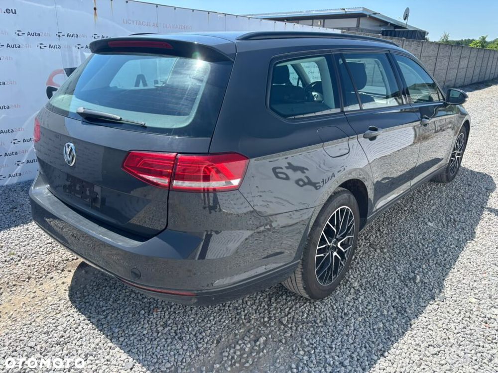 Volkswagen Passat Variant 1.6 TDI SCR DSG Trendline - 4
