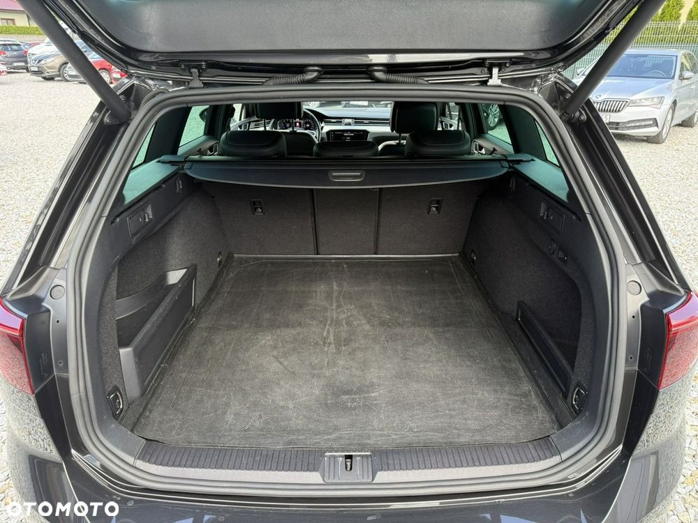 Volkswagen Passat Variant 2.0 TDI SCR DSG Elegance - 36
