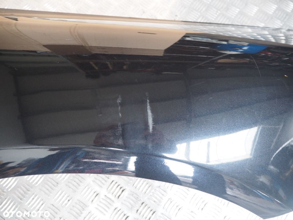 Błotnik Prawy Przedni Prawy Przód VW Touareg Kolor: LC9Z - 2